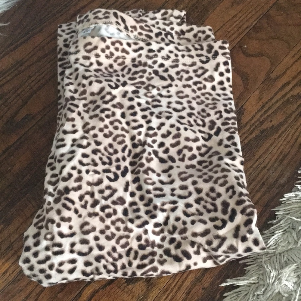 Victoria’s Secret cheetah print legging